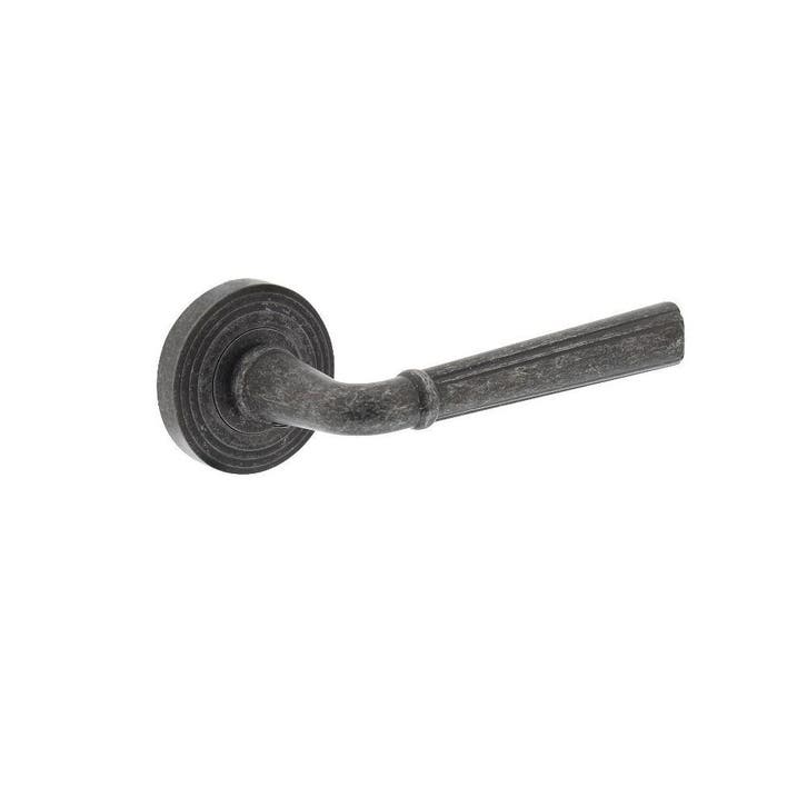 Intersteel Deurkruk Bellevue op rozet - oud grijs, Doe-het-zelf en Verbouw, Hang- en Sluitwerk, Nieuw, Verzenden