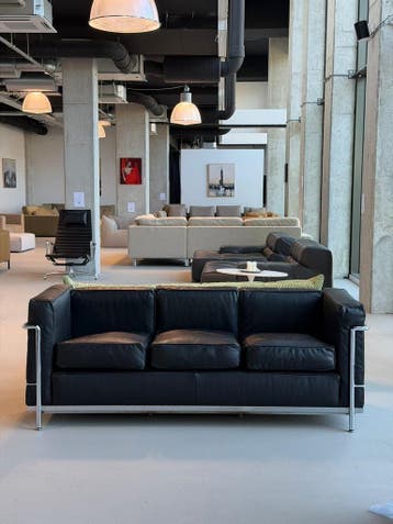 Cassina Le Corbusier LC-2 Set | Zwart leder, Driepersoons, 75 tot 100 cm, Ophalen of Verzenden, Zo goed als nieuw