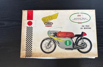 1:8 - Modelbouwdoos - Honda 250 cc 6 Cilindri GP, Nieuw