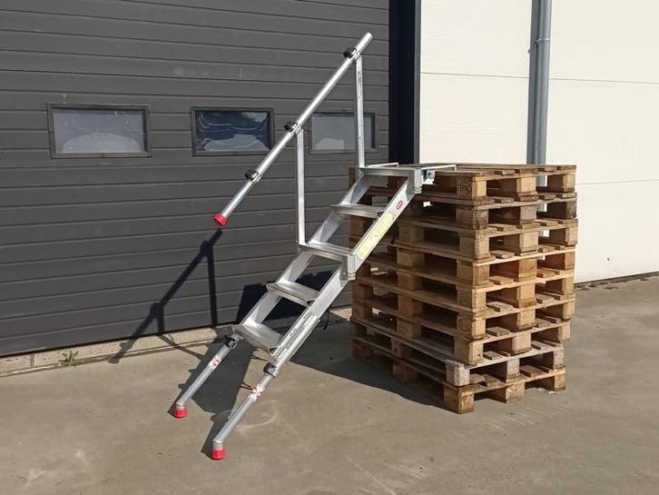 (NS materiaal) 2x Calamiteiten-/steigertrap, Altrex, Doe-het-zelf en Verbouw, Ladders en Trappen