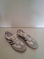 Walking sneakers wit met grijze suède en zwarte strepen, Kleding | Dames, Schoenen, Wit, Walking, Sneakers of Gympen, Zo goed als nieuw