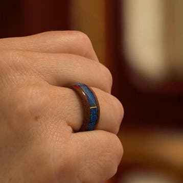 Houten asring / haarring vol herinneringen, Nieuw, Dame of Heer