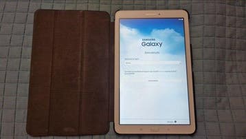 Samsung Galaxy Tab E usato con custodia + cavo + mini, Nieuw