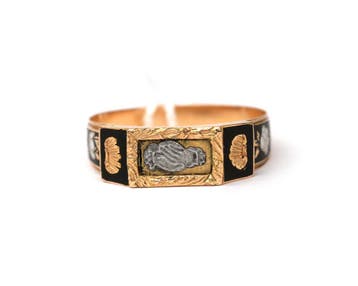 Geelgouden memorie ring met zwart emaille en mani in fede, Gebruikt