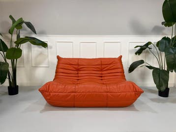 Ligne Roset Togo designbank oranje leer 2-zits, Huis en Inrichting, Tweepersoons, Leer, Ophalen of Verzenden, Zo goed als nieuw