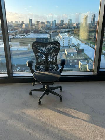 Herman Miller Mirra Design Bureaustoel - 5 Jaar Garantie!, Verzenden, Zwart, Zo goed als nieuw, Bureaustoel