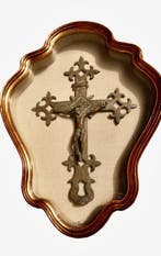 Antiek kruisbeeld met zijn vitrine - 41 cm - Brons, Hout,