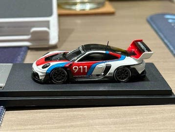 1:64 - Modelauto - Porsche 911 GT3 R, Hobby en Vrije tijd, Nieuw