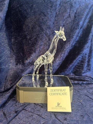 Swarovski - Beeldje - Giraffe baby - 236717 - Box +, Antiek en Kunst