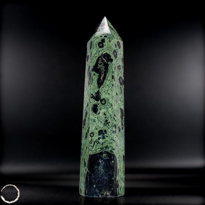 Unieke Kambaba-jaspis – De Obelisk van rust en aarding-, Verzamelen, Mineralen en Fossielen