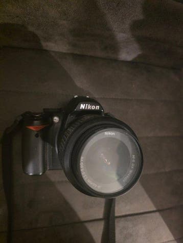 Nikon D3000 + AF-S DX 18-55 mm f/3.5-5.6 G VR Digitale, Nieuw