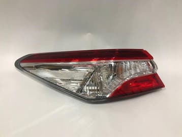 Toyota Camry IX 2018 Sedan linker achterlicht half LED, Verzenden, Gebruikt