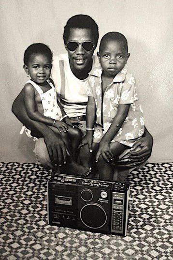 Sanlé Sory (1943–2023) - Père et enfants au Studio - 1975