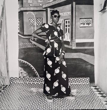 Sanlé Sory (1943–2023) - Bintou avec ses lunettes - 1975, Antiek en Kunst