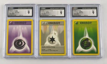 Pokémon - 3 Graded card Base Set - Grass Energy 99/102 -, Hobby en Vrije tijd, Nieuw