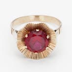 Ring - 9 kt. Geel goud - Robijn, Sieraden, Tassen en Uiterlijk, Ringen, Nieuw
