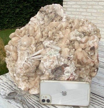 Indrukwekkende natuurlijke kristalcluster van seleniet op de