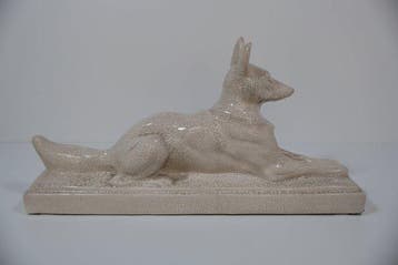Beeld, Liggende herdershond - 24.5 cm - Aardewerk