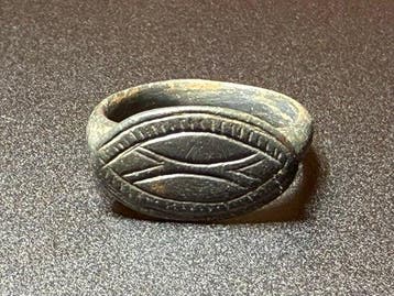 Oud-Romeins Brons Zeldzame en onbeschadigde ring met een