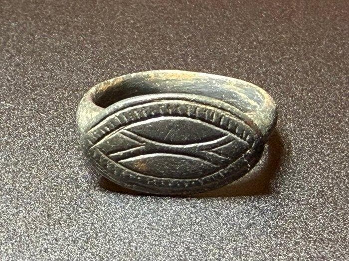 Oud-Romeins Brons Zeldzame en onbeschadigde ring met een, Sieraden, Tassen en Uiterlijk, Antieke sieraden