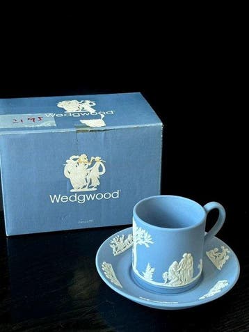 Wedgwood - Beker - Jasperware Relief-Decorated Mocha Cup and