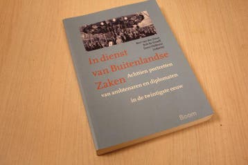 9789085066477 . Titel:  In dienst van Buitenlandse Zaken ..., Boeken, Verzenden, Nieuw