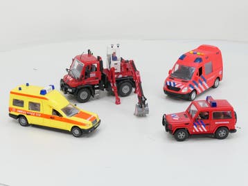 Hulpdiensten set B Brandweer en Ambulance +/- 1:24, Ophalen of Verzenden, Gebruikt
