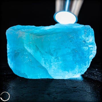 Natuurlijke aquamarijn ruwe kristal – Transparante blauwe