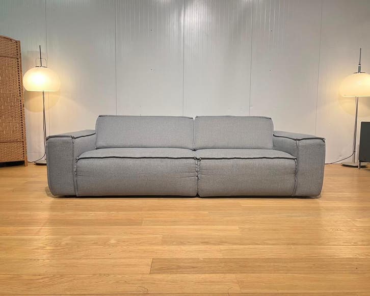 Fest Amsterdam 3-Zits Bank Kvadrat Lichtgrijs Nieuwstaat, Huis en Inrichting, Banken | Bankstellen, 200 tot 250 cm, 100 tot 125 cm