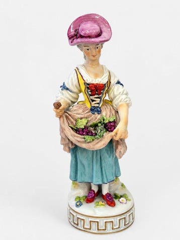 Meissen - Beeldje - Girl holding grapes in apron 1st Quality