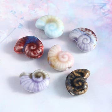 5 x Keramiek kralen – schelpvorm – mix kleuren – ca. 2, Ophalen of Verzenden, Nieuw, Kraal
