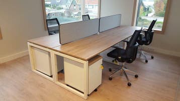 Projectinrichting, kantoorinrichting, meubilair, vloeren, Zakelijke goederen, Vergader- of Presentatieruimte, Verzenden, Nieuw in verpakking