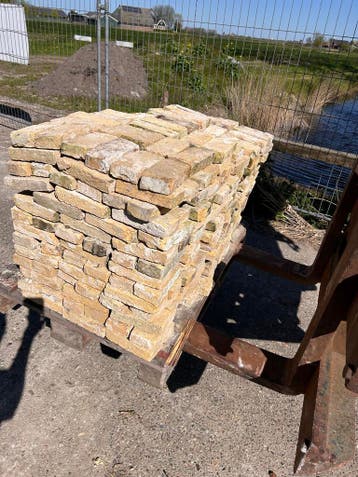 Oude bouwmaterialen: Partij oude Friese geeltjes bakstenen, Ophalen, Gebruikt, Bakstenen