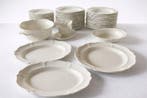 Wedgwood - Eetservies voor 12 (74) - Queen shape - Keramiek