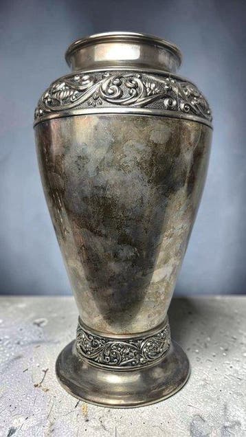 Vaas - Antieke Lodewijk XIV Vaas met Bloemdecorstie - 27 cm