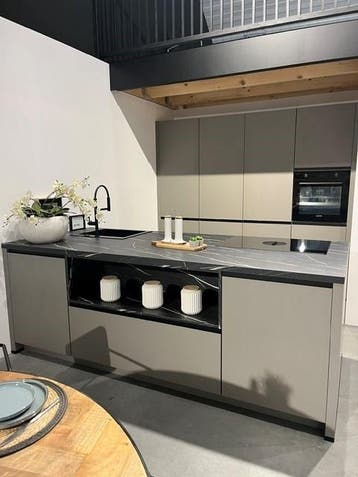 Showroomkeuken met eiland Actie!, Huis en Inrichting, Ophalen, Overige kleuren, Overige typen, Nieuw