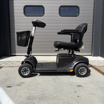 Scootmobiel Revo 2.0 4-wiel | Pride (nieuwe accus), Ophalen of Verzenden, Gebruikt, Pride, 10 km/u of minder