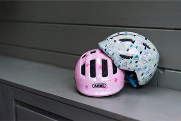 ABUS kinderhelm Smiley 3.0 - fietshelm met diepe pasvorm,, Fietsen en Brommers, Fietsaccessoires | Fietshelmen, Ophalen of Verzenden