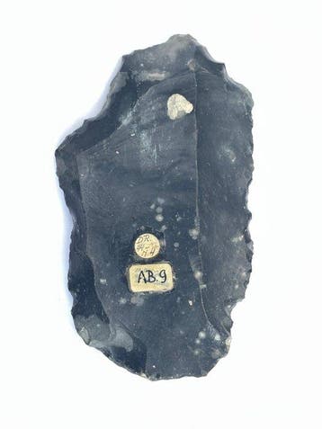 Neolithisch Silex Neolitische schrabber / schaaf - 107 mm, Verzamelen, Mineralen en Fossielen