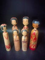 Beeldje - Set van zes traditionele Japanse Kokeshi houten, Antiek en Kunst