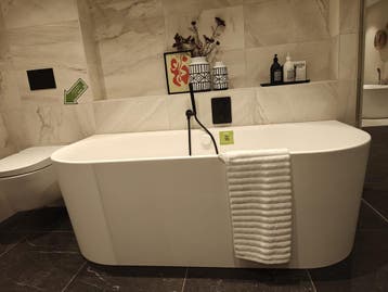 Showmodel vrijstaand bad back to wall mat wit- 180x80 - 0025, Doe-het-zelf en Verbouw, Ophalen, Nieuw, Bad