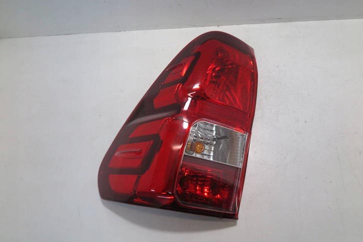 Toyota Hilux VIII 8 2015- achterlicht links, Auto-onderdelen, Verlichting, Gebruikt, Verzenden