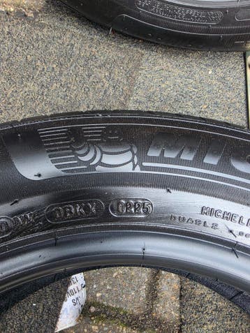 185/65r15 88H Michelin 2 stuks op voorraad Dot25, Auto-onderdelen, Banden en Velgen, Ophalen, 15 inch, Nieuw, 185 mm