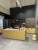 Nolte showroom keuken – NEO leaf/caramel – Compleet, Geel, Overige typen, Nieuw, Kunststof
