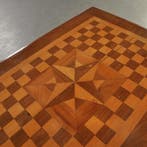 Wijntafel fraai ingelegd in schaaktafelachtige sfeer  ca 188, Ophalen of Verzenden