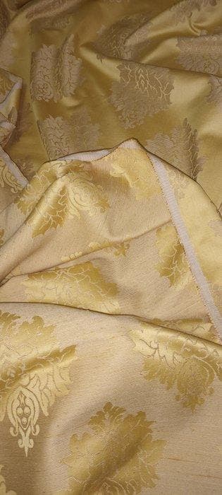San Leucio prezioso tessuto damascato double face oro