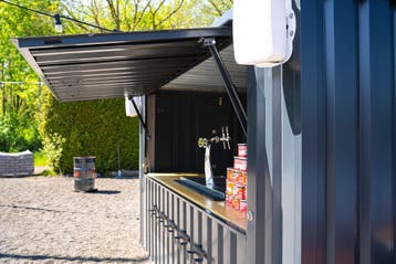 Barcontainer 4x2 meter, ideaal voor horeca en/of evenementen, Nieuw in verpakking, Barinrichting