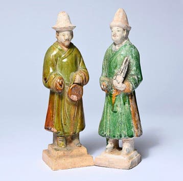 Sculpturen van Chinese dienaars - Aardewerk - China - Ming