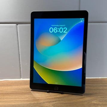 Apple iPad (5th generation) 128GB Wifi - Mobiele telefoon, Nieuw