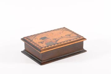 Uniek houten doosje met prachtige volkskunst-houtsnede., Antiek en Kunst